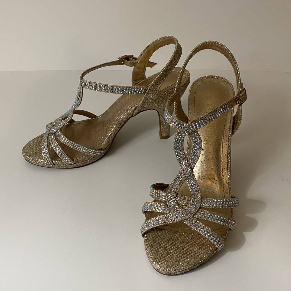 Like new Dream pair ,heel sandals.